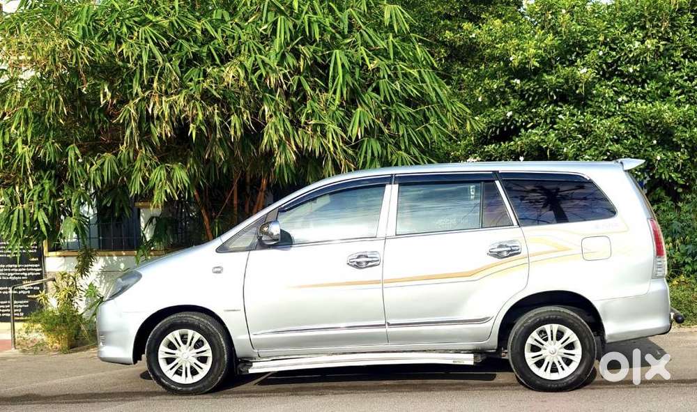 Toyota Innova 2.5 G (diesel) 8 Seater, 2011, Diesel