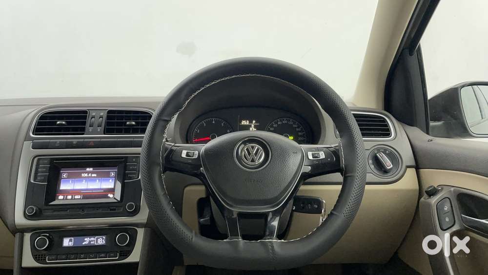 Volkswagen Vento 1.2 Tsi Highline At, 2016, Petrol