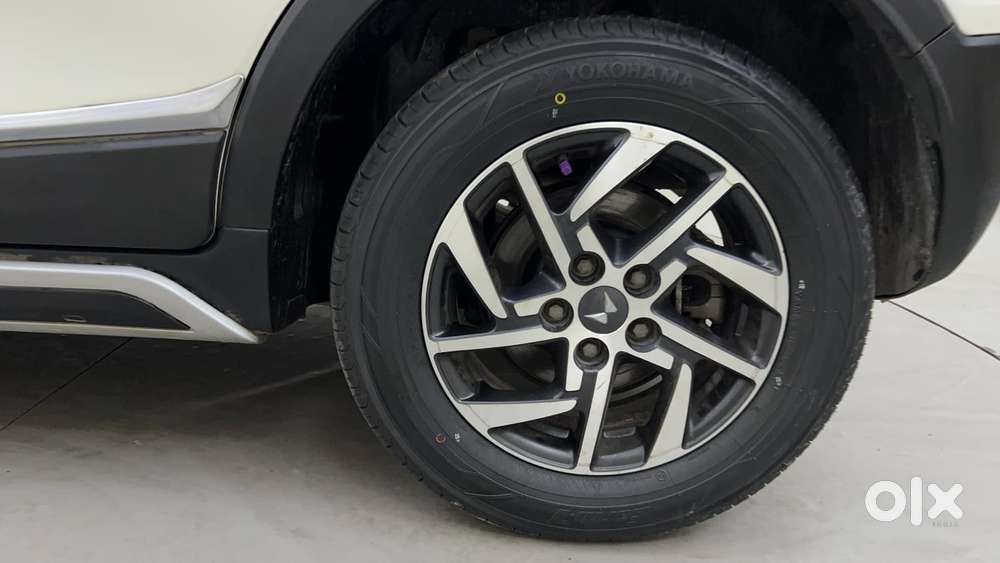 Mahindra Xuv300 1.2 W8 (o) Amt Petrol, 2022, Petrol