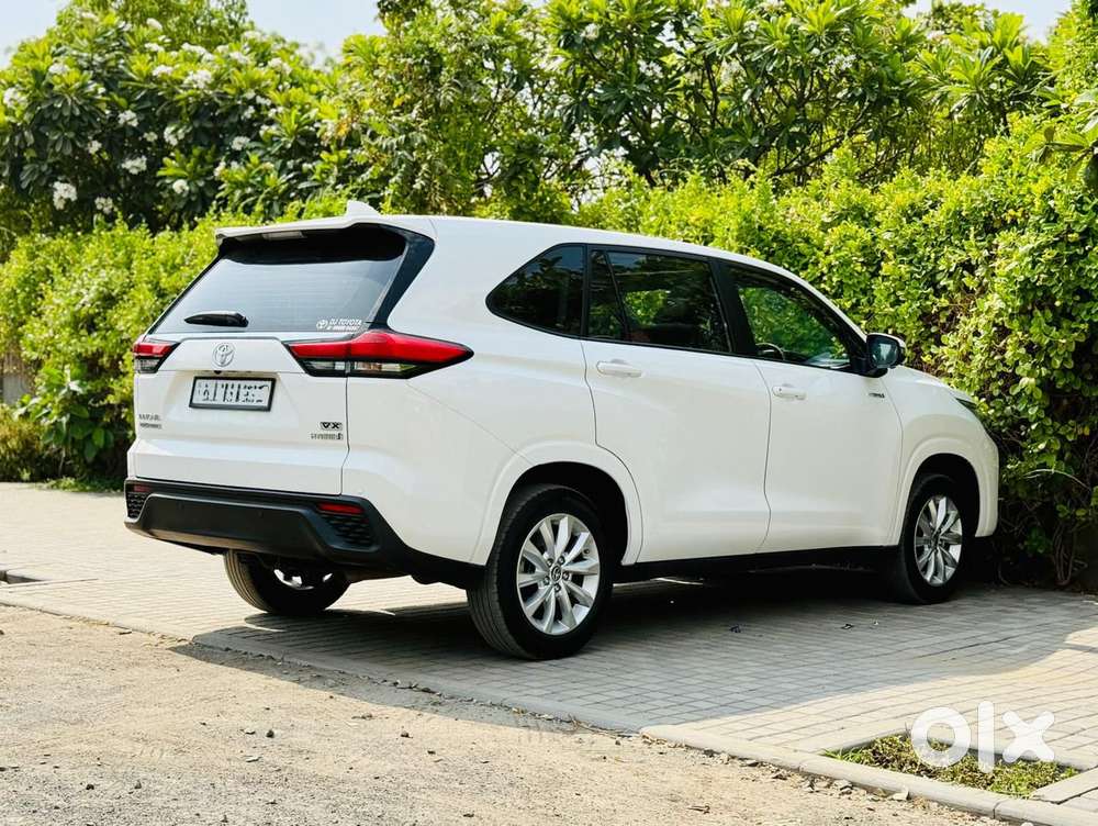 Toyota Innova Hycross 2.0 Vx (o) Hybrid 8 Str, 2024, Petrol