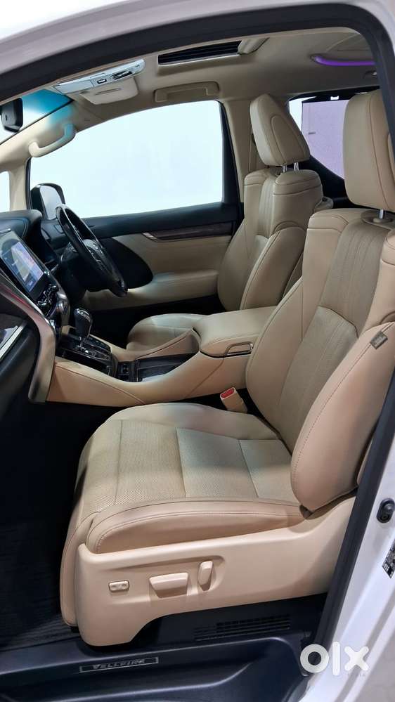 Toyota Vellfire 2.5 Executive Lounge, 2023, Petrol