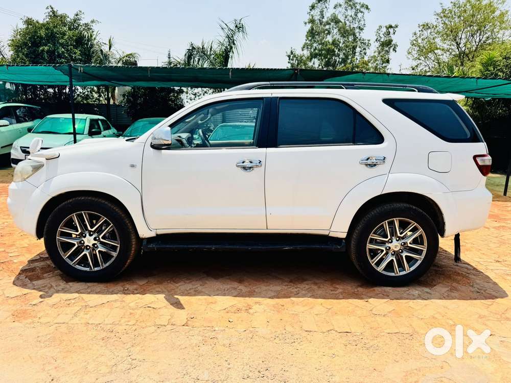 Toyota Fortuner 3.0 4x4 Manual, 2011, Diesel