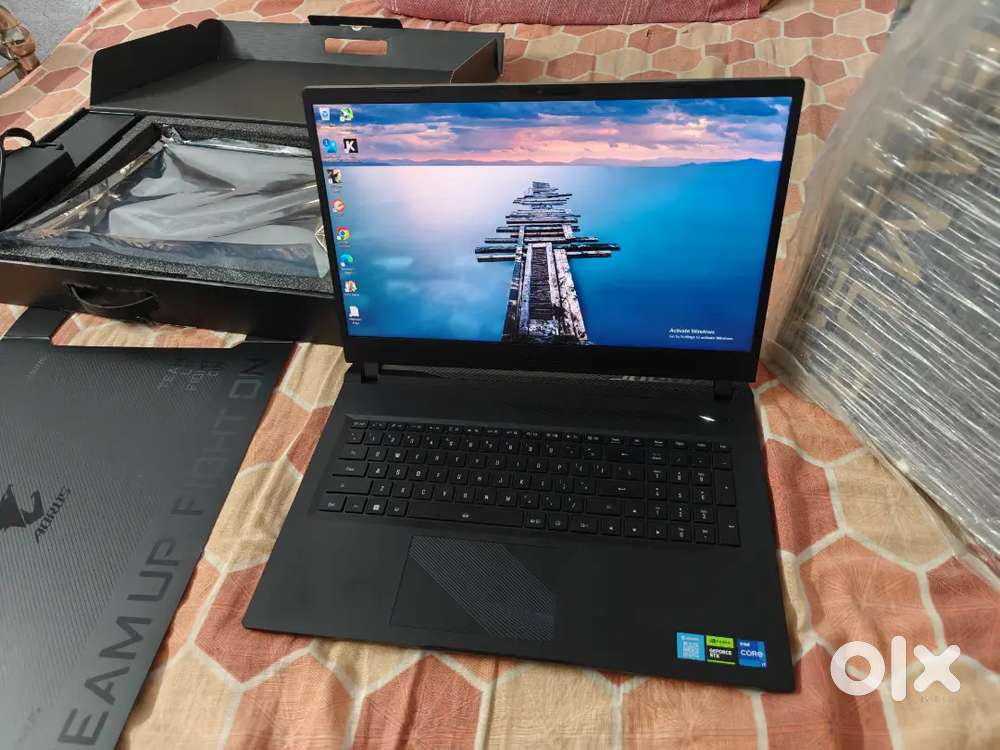 Rtx 4070 ddr5 16GB Gigabyte Arous 17 BSF  1tb Gen 4 ssd 2k panel 240hz