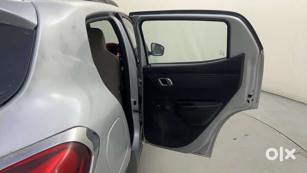 Renault Kwid 2019-ongoing 1.0 Rxt Amt (o), 2018, Petrol