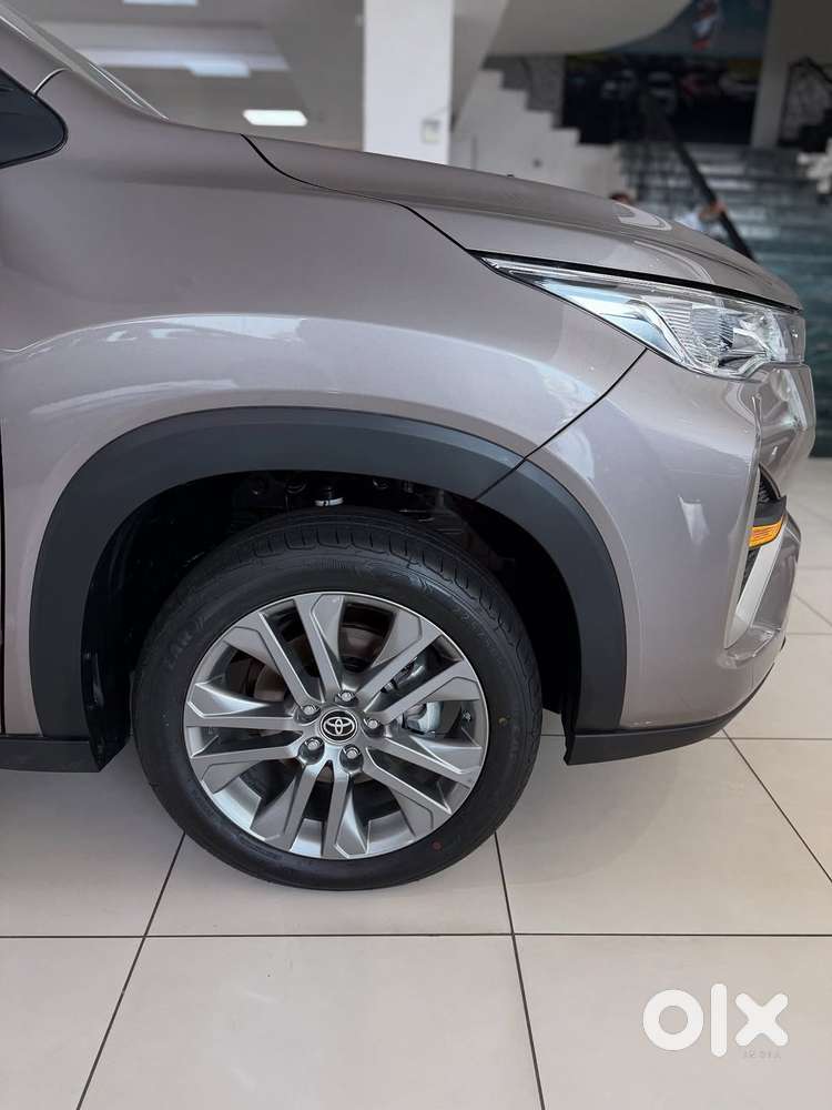 Toyota Innova Hycross 2.0 Zx (o) Hybrid 7 Str, 2026, Petrol