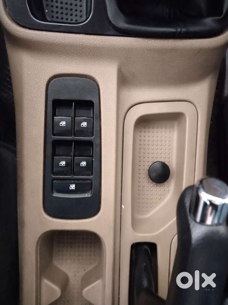 Mahindra Tuv 300 T10 Dual Tone, 2017, Diesel