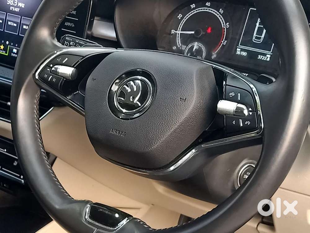 Skoda Slavia Ambition 1.0l Tsi At, 2023, Petrol