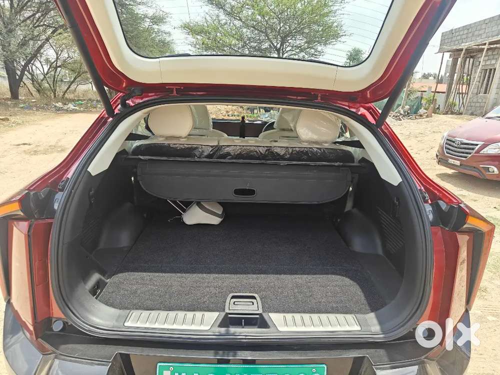 Mahindra Xev 9e 2025 Electric 8850 Km Driven