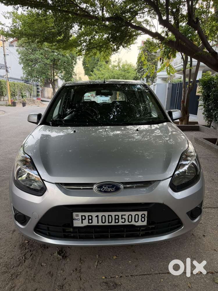 Ford Figo Petrol Titanium, 2011, Petrol