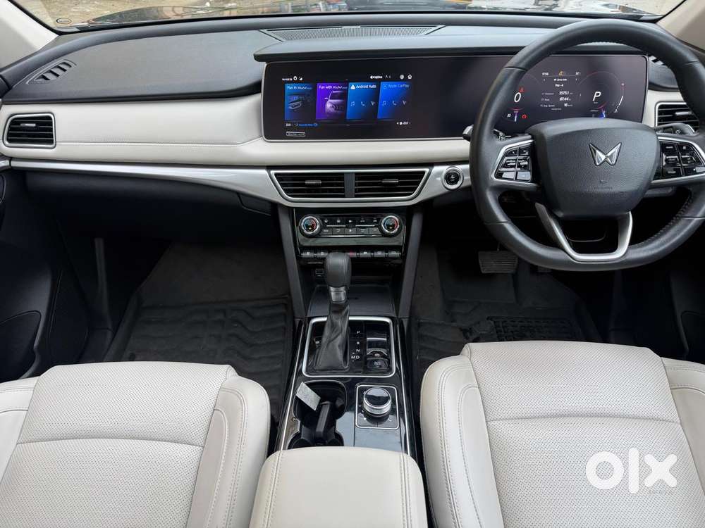 Mahindra Xuv700 2.2 Ax 7 Diesel At Luxury Pack Str Awd, 2022, Diesel