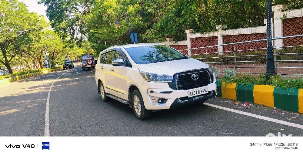 Innova Crysta 2.4 V