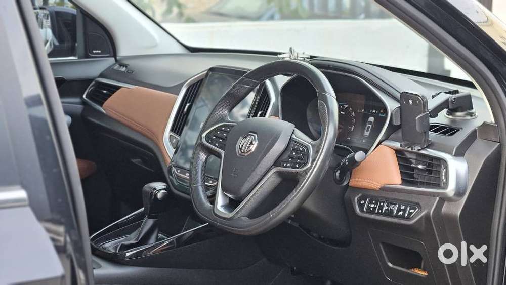 Mg Hector Plus Sharp Pro 1.5 Turbo Petrol 6 Str Dual Tone, 2020, Pet..