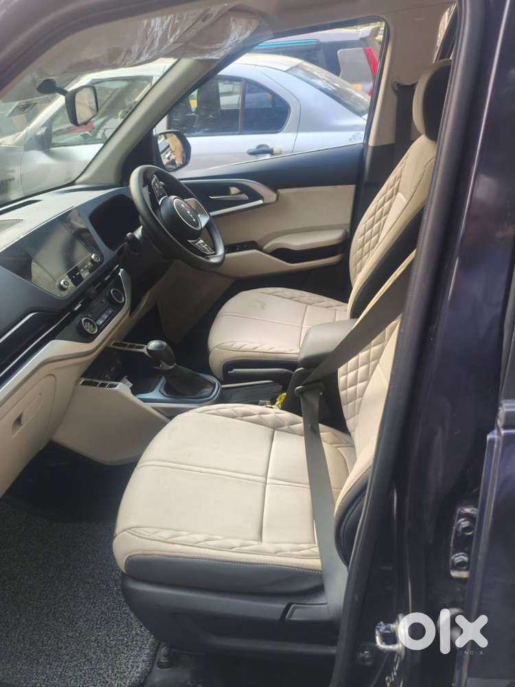 Kia Carens Premium 1.5 Mt November 2024
