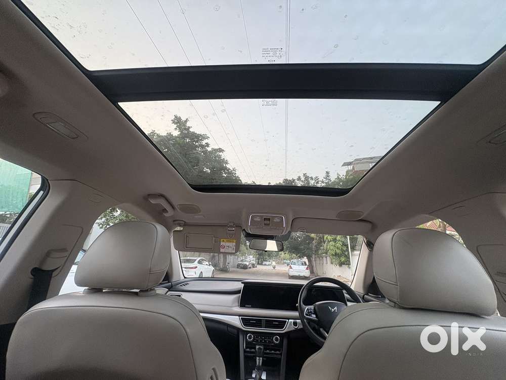 Mahindra Xuv700 2.2 Ax 7 Diesel At Luxury Pack Str Awd, 2022, Diesel