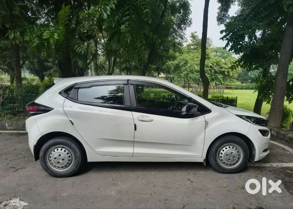 Govt. Officer Driven Tata Altroz Petrol (only 23,351 Km)