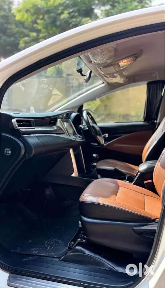 Toyota Innova Crysta 2.4 V