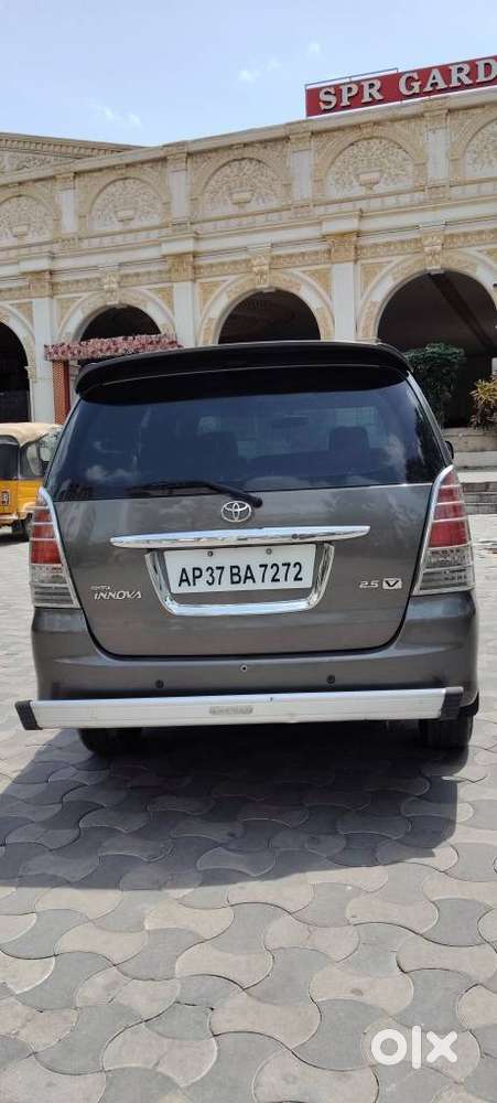 Toyota Innova 2.5 V Diesel 8-seater, 2009, Diesel