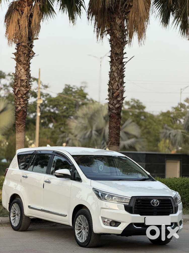 Toyota Innova Crysta 2.4 V 8 Str, 2016, Diesel