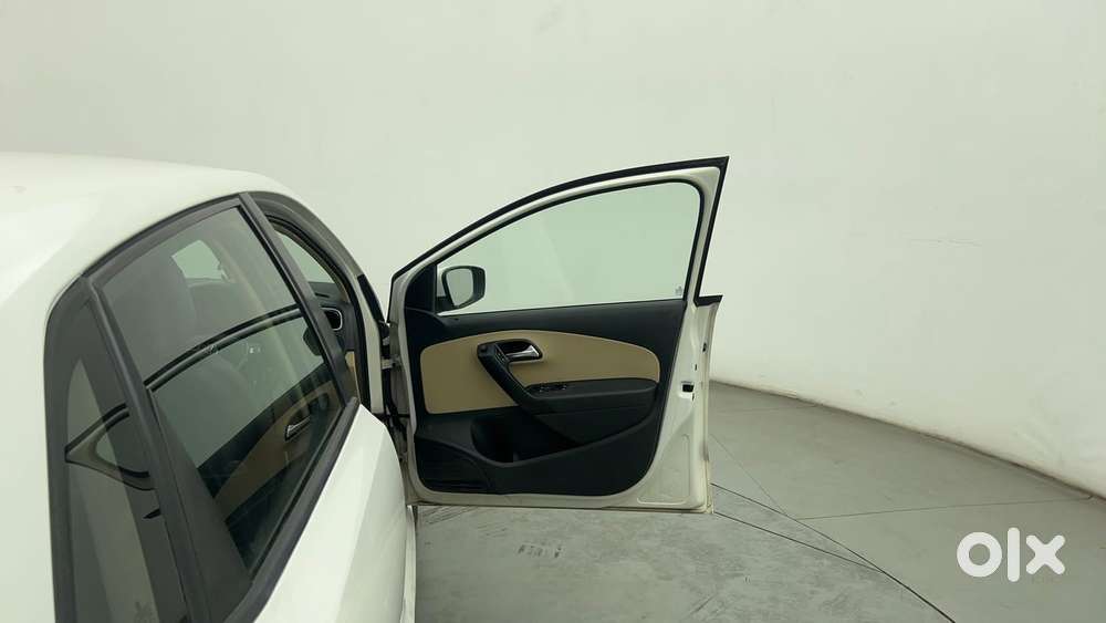 Volkswagen Polo Petrol Highline 1.2l, 2015, Petrol