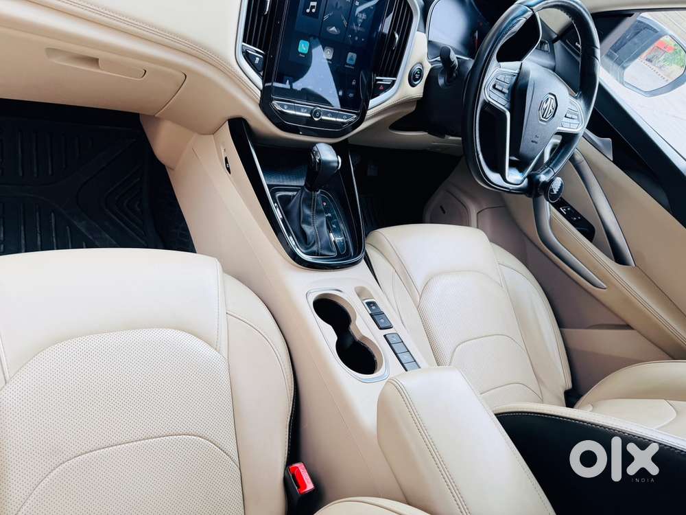Excellent Condition- Automatic Mg Hector Dual Tone-showroom Maintained