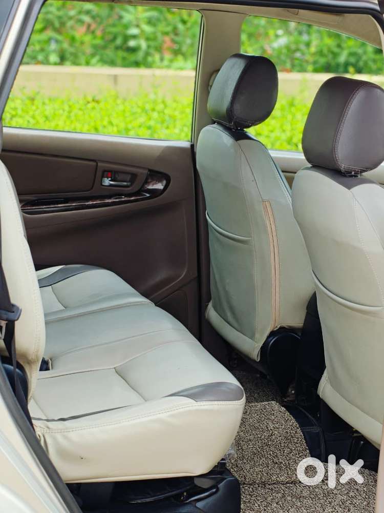 Toyota Innova 2.5 G (diesel) 7 Seater Bs Iv, 2015, Diesel