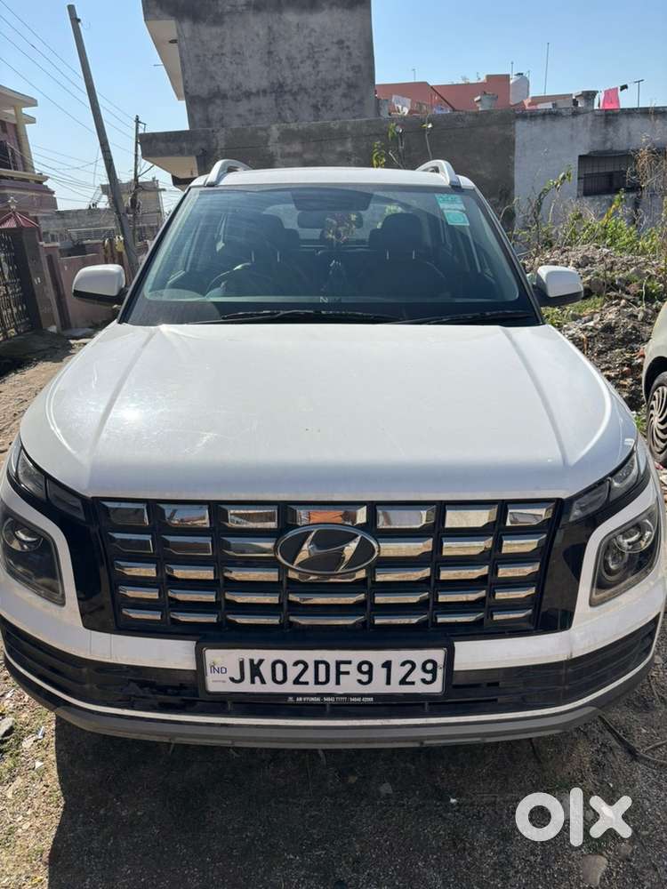 Hyundai Venue 2023 Petrol 19000 Km Driven