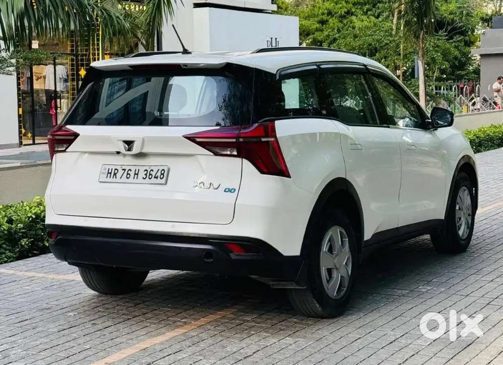 Mahindra Xuv700 Mx 5 Seater