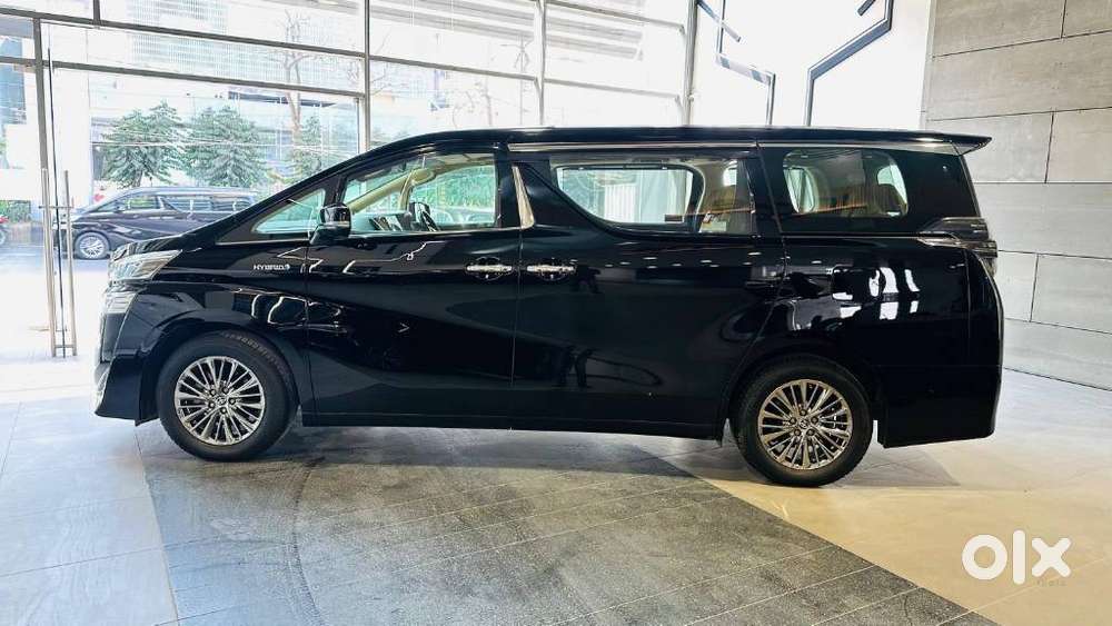 Toyota Vellfire 2.5 Executive Lounge, 2021, Petrol