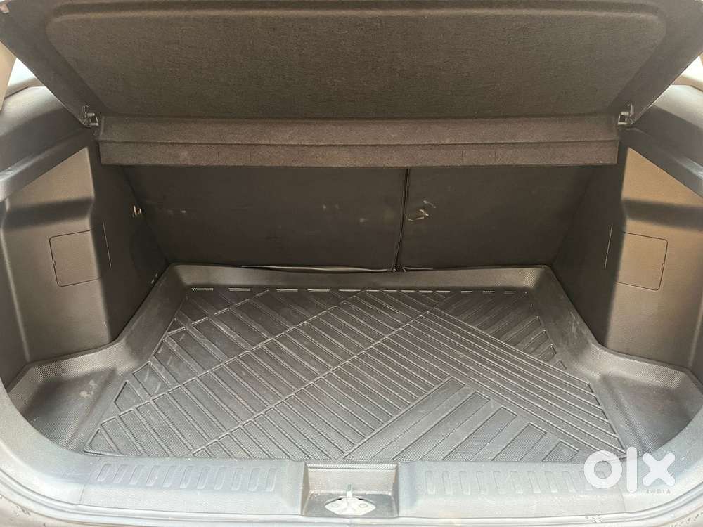 Maruti Suzuki Brezza 1.5 Zxi At Smart Hybrid, 2023, Petrol