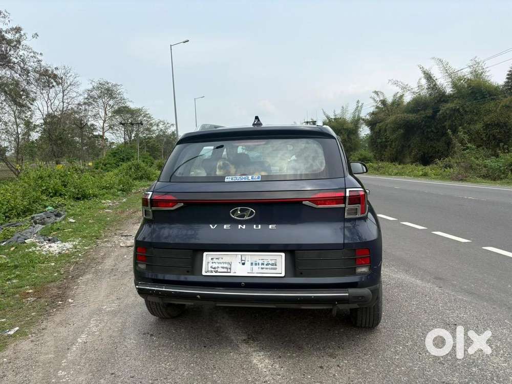 Hyundai Venue 2023 Petrol Well Maintained