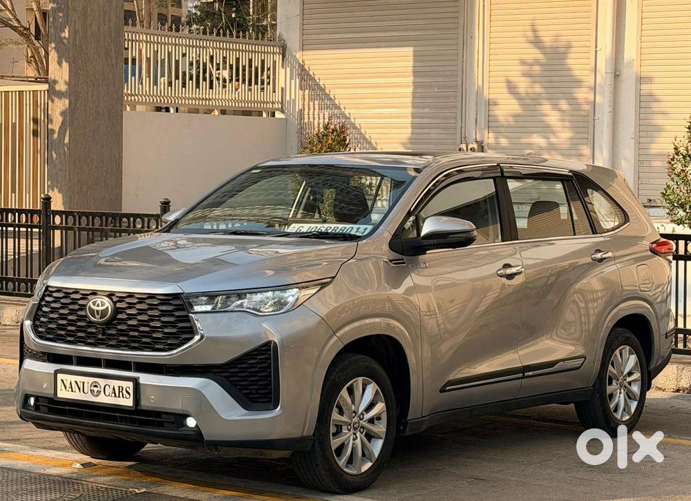 Toyota Innova Hycross