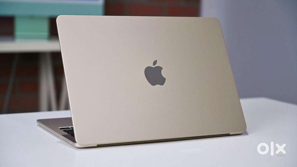 Macbook air M2 8GB/256GB starlight gold colour with bill and full