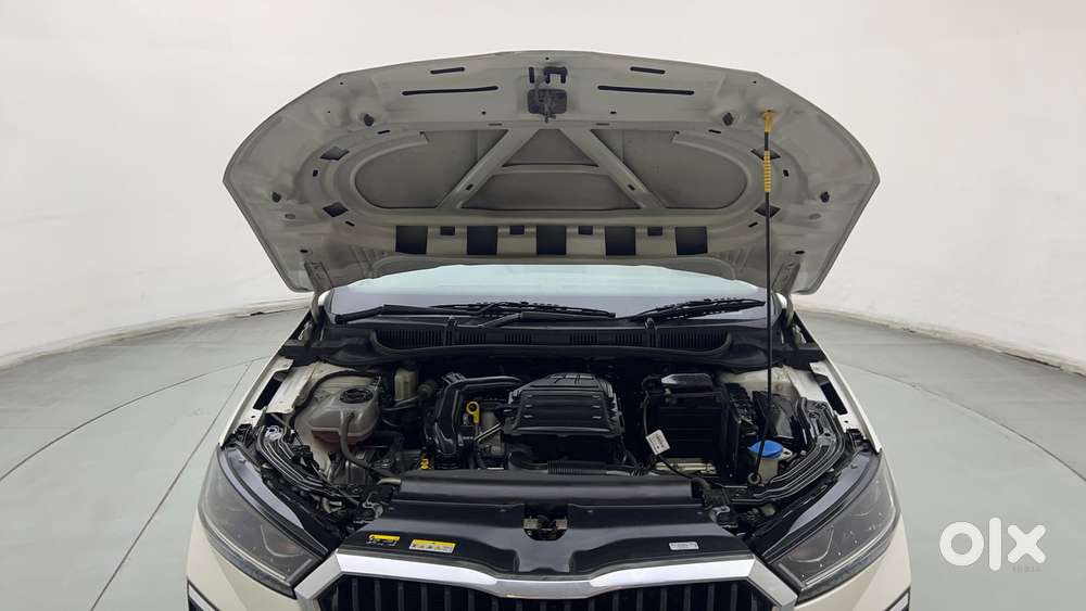 Skoda Slavia Style 1.0l Tsi At, 2022, Petrol