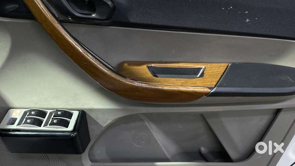 Tata Tiago Xe, 2017, Petrol