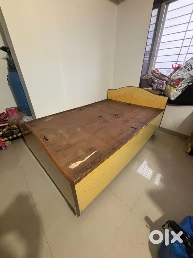 Wooden queen size bed