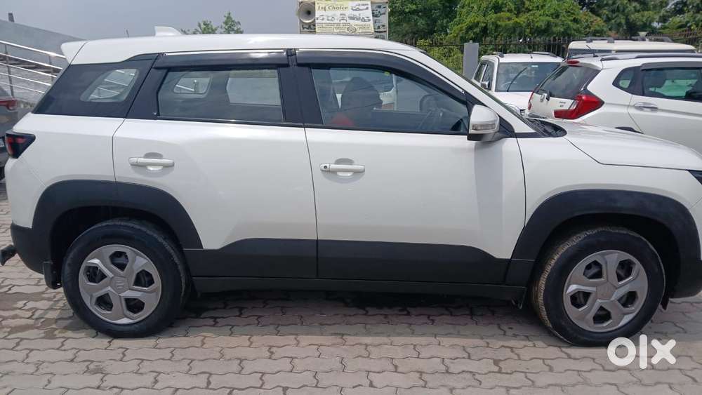 Maruti Suzuki Brezza 1.5 Lxi Smart Hybrid, 2023