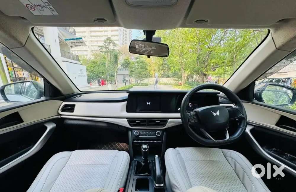 Mahindra Xuv700 Mx 5 Seater