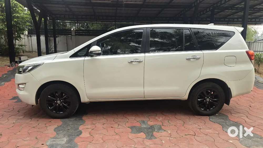 Toyota Innova Crysta 2016 Diesel Well Maintained
