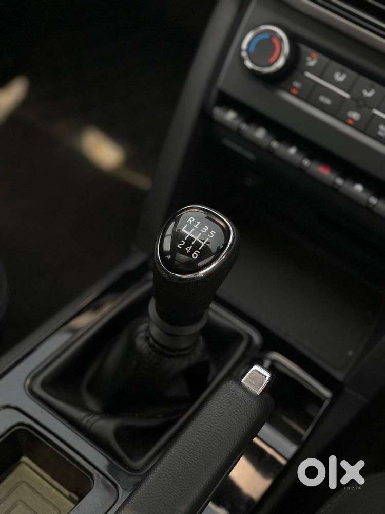 Mahindra Xuv700 2.0 Ax 5 Petrol Mt 7 Str, 2023, Petrol