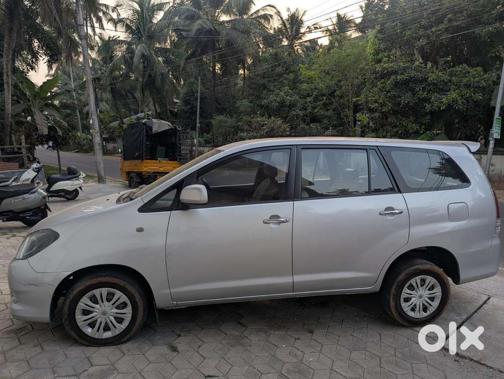 Toyota Innova 2010
