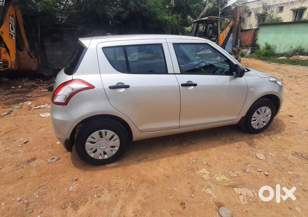Maruti Suzuki Swift Lxi Optional-o, 2017, Petrol