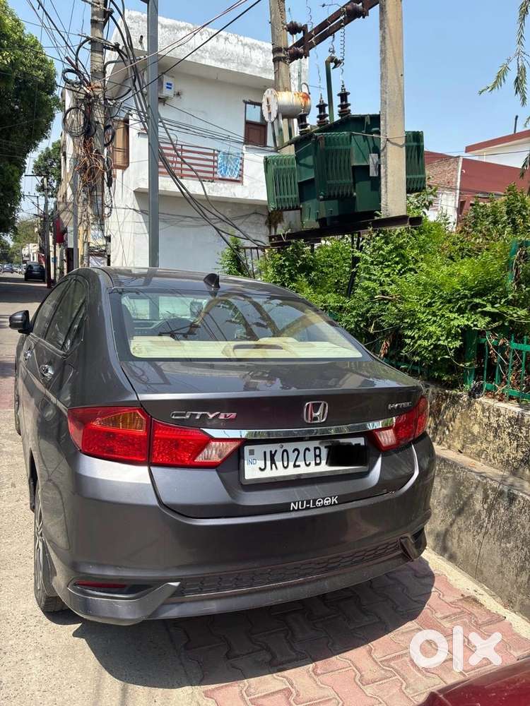 Less Driven Car With Company Service Recors