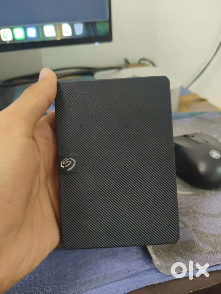 Hard disk drive