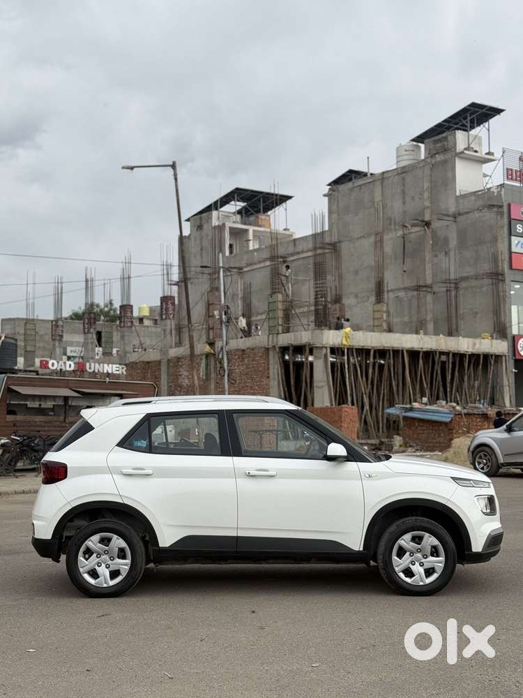 Hyundai Venue S Turbo, 2021, Petrol