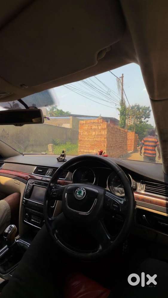 Skoda Superb 2012 Petrol 72000 Km Driven