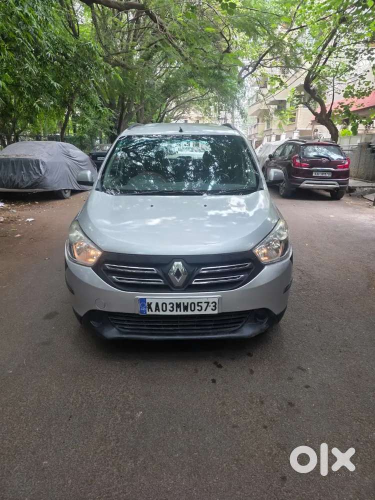 Renault Lodgy Diesel 2015 Rxl Dci 85psi 5th Owner In Good Condition.