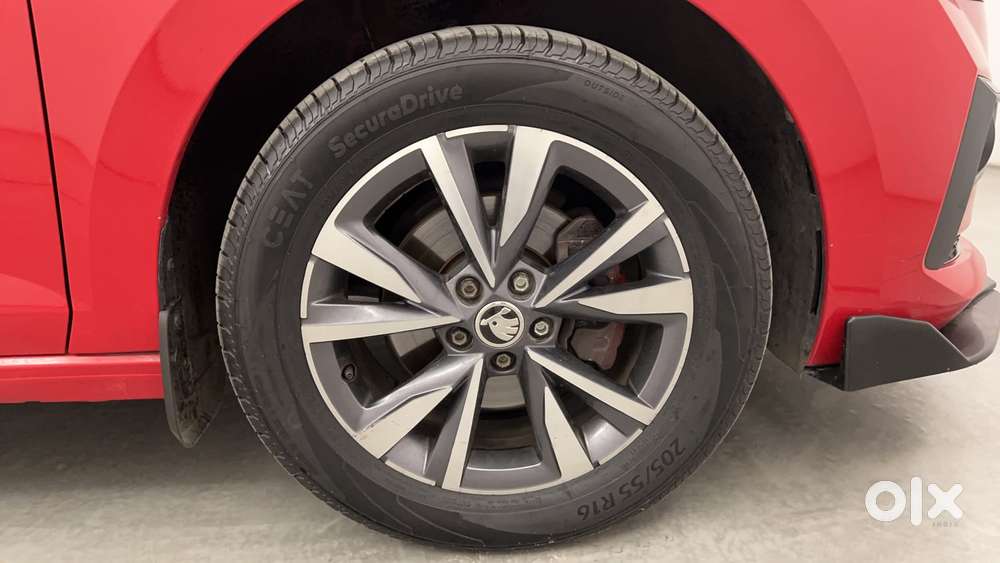 Skoda Slavia Style 1.0l Tsi At, 2022, Petrol