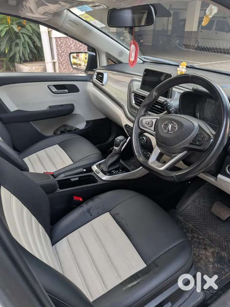 Tata Altroz 2023 Petrol Automatic 23500 Km Driven