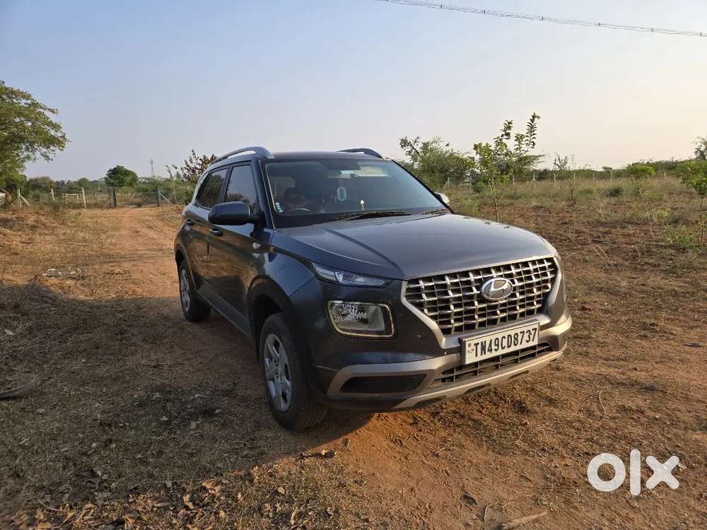 Hyundai Venue 2021 Petrol Well Maintained