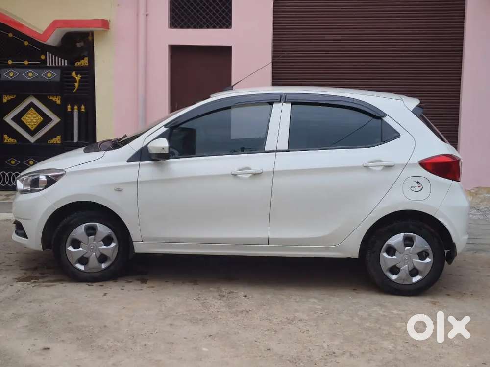 Showroom Condition Car.. Reason New Car Leni Hai